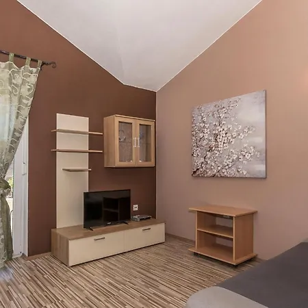 Tribunj 430 * Tribalj